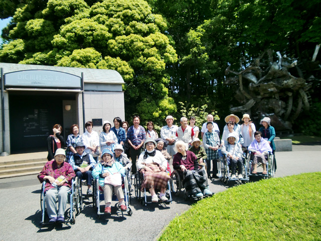 5月手作業（絵手紙）・外出ツアー